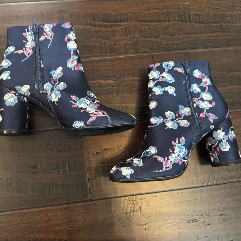 Urban Outfitters Navy Floral Ankle Boots - Picture 6 of 11